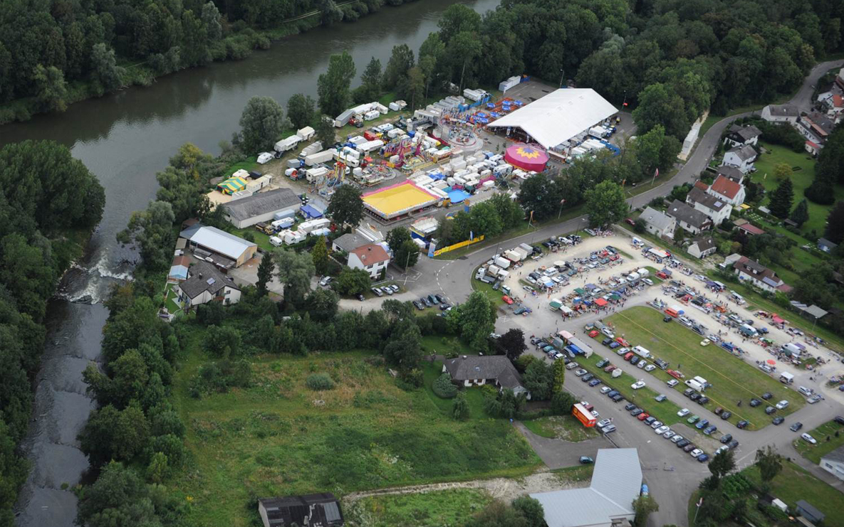 Luftbildaufnahme des Festplatzes zur Zeit des Volksfestes Günzburg