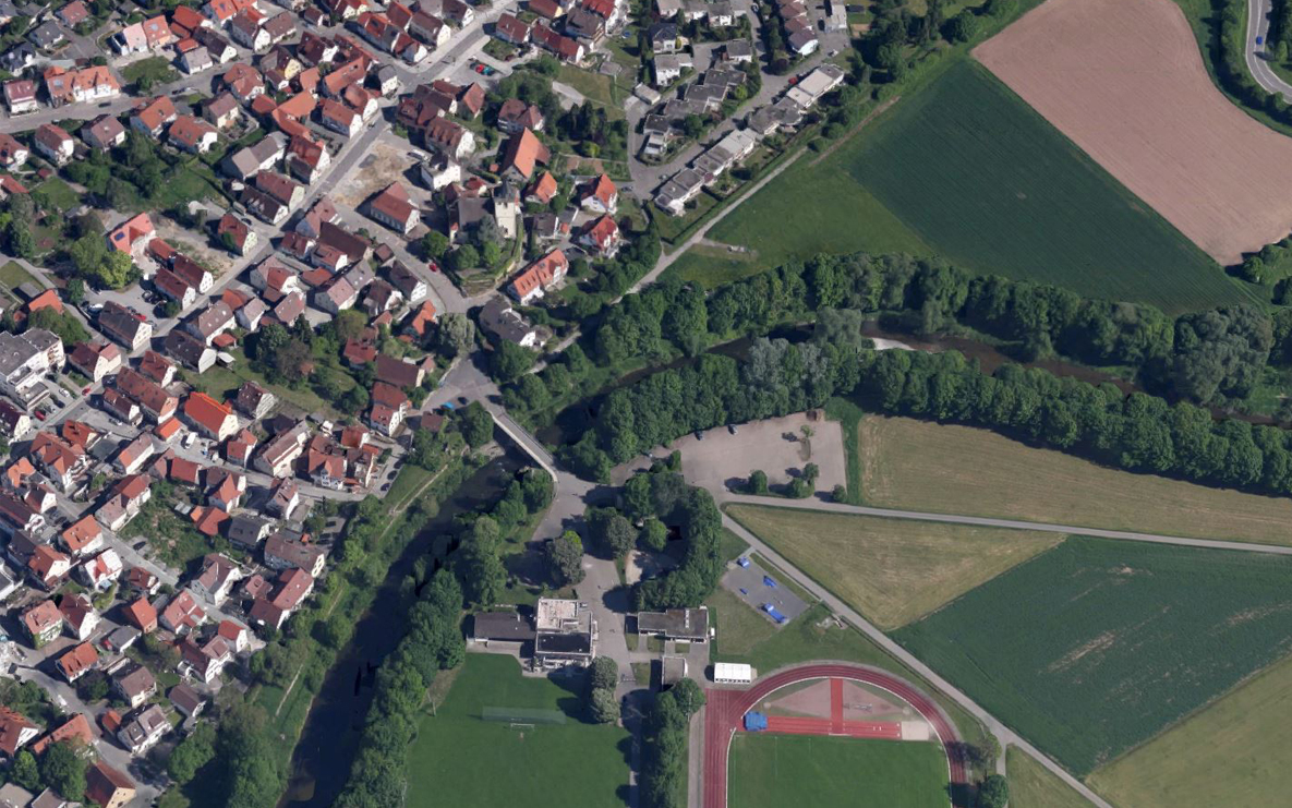 Luftbildaufnahme des Wettbewerbsgeländes in Murr. Das neues Jugendhaus soll nahe des Ufers der Murr nördlich der Sportanlagen entstehen.